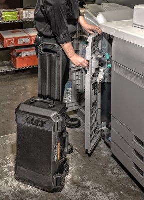 V525 Vault Rolling Case